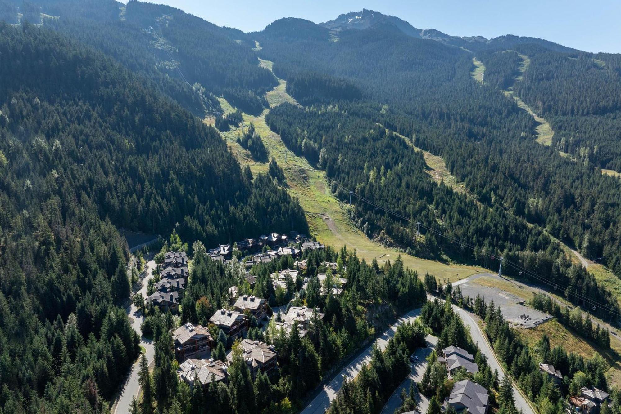 Taluswood The Heights 18 | Mountainside Townhome W/ Ski Access, Hot Tub, Tranquil Views Whistler Exterior photo
